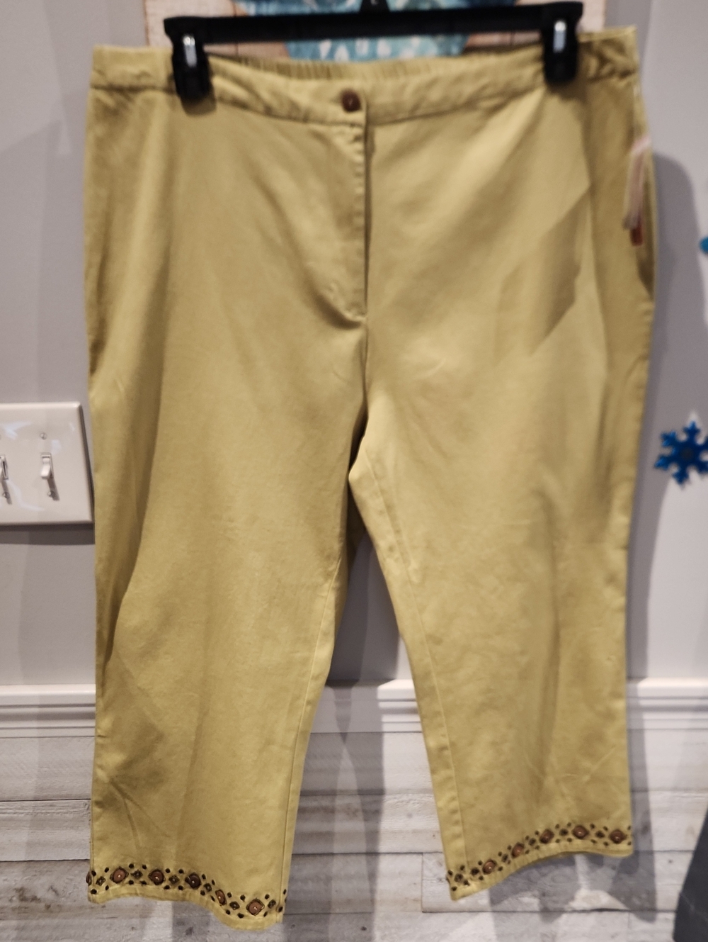 JM Collection Women's Cropped Pants in Light Olive with Embroidered Hem Sz 16